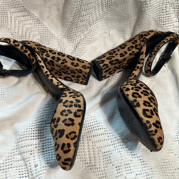MARCIANO ANIMAL PRINT PUMPS - Picture 9 of 12